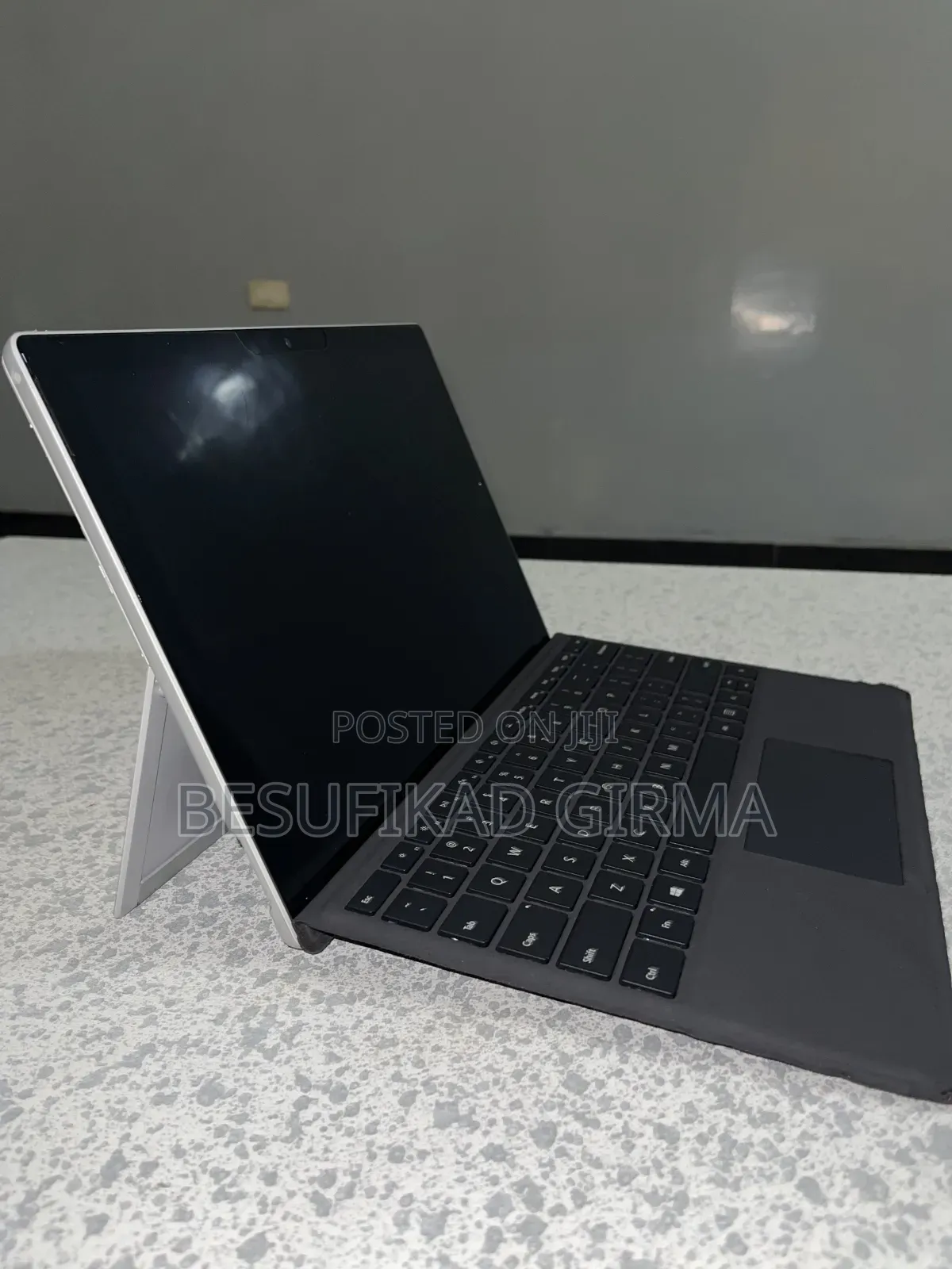 New Laptop Microsoft Surface Pro 5 8GB Intel Core i5 SSD 256GB