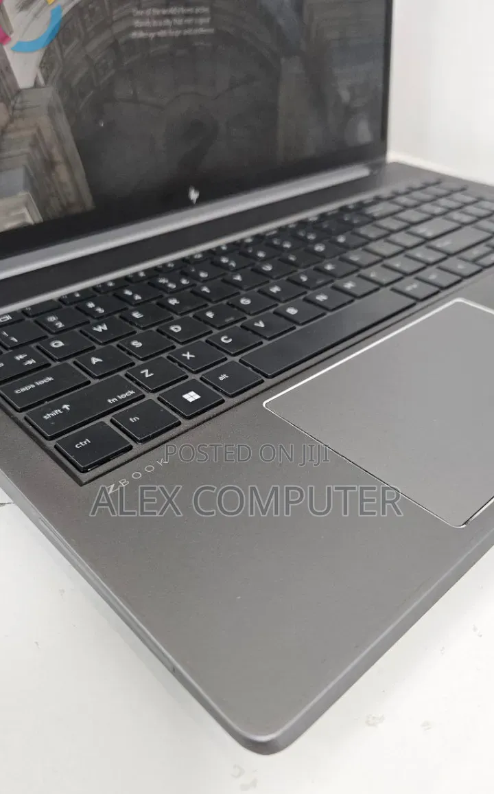 New Laptop HP ZBook Firefly G9 16GB Intel Core i7 SSD 1T