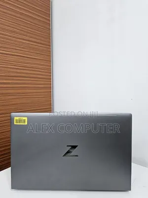 New Laptop HP ZBook Firefly G9 16GB Intel Core i7 SSD 1T