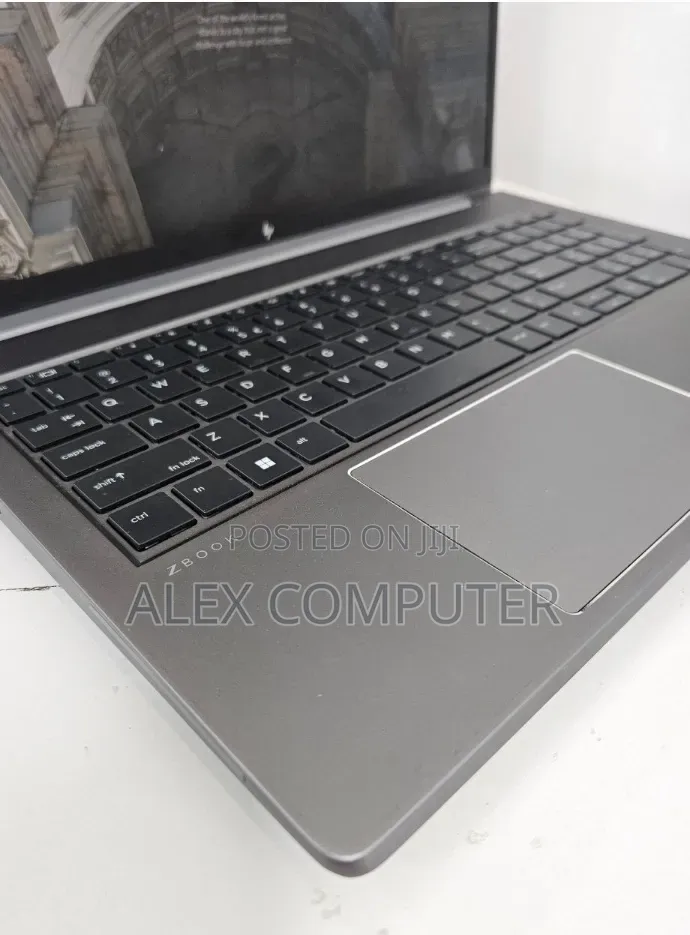 New Laptop HP ZBook Firefly G9 16GB Intel Core i7 SSD 1T