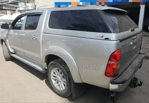 Toyota Hilux 2012 Gold