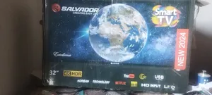 Salvador 32" Smart TV
