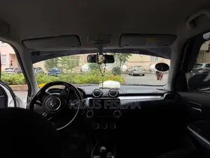 Suzuki Swift 2022 White