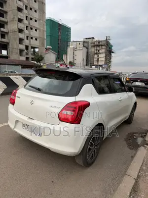 Suzuki Swift 2022 White