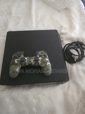 Play Station 4 Slim