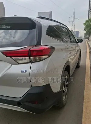 Toyota Rush 2022 Silver