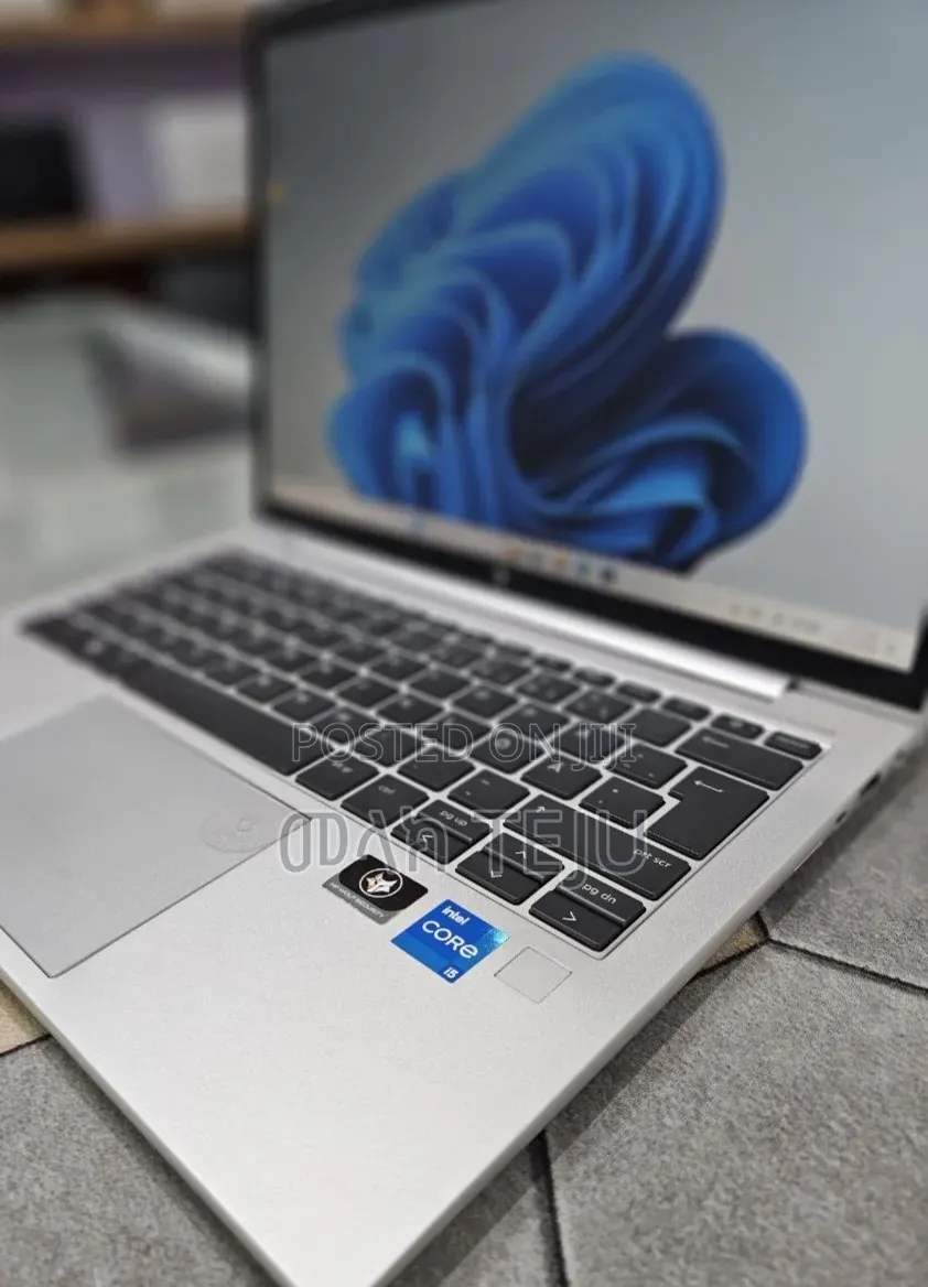 New Laptop HP EliteBook 830 G9 16GB Intel Core i5 SSD 512GB