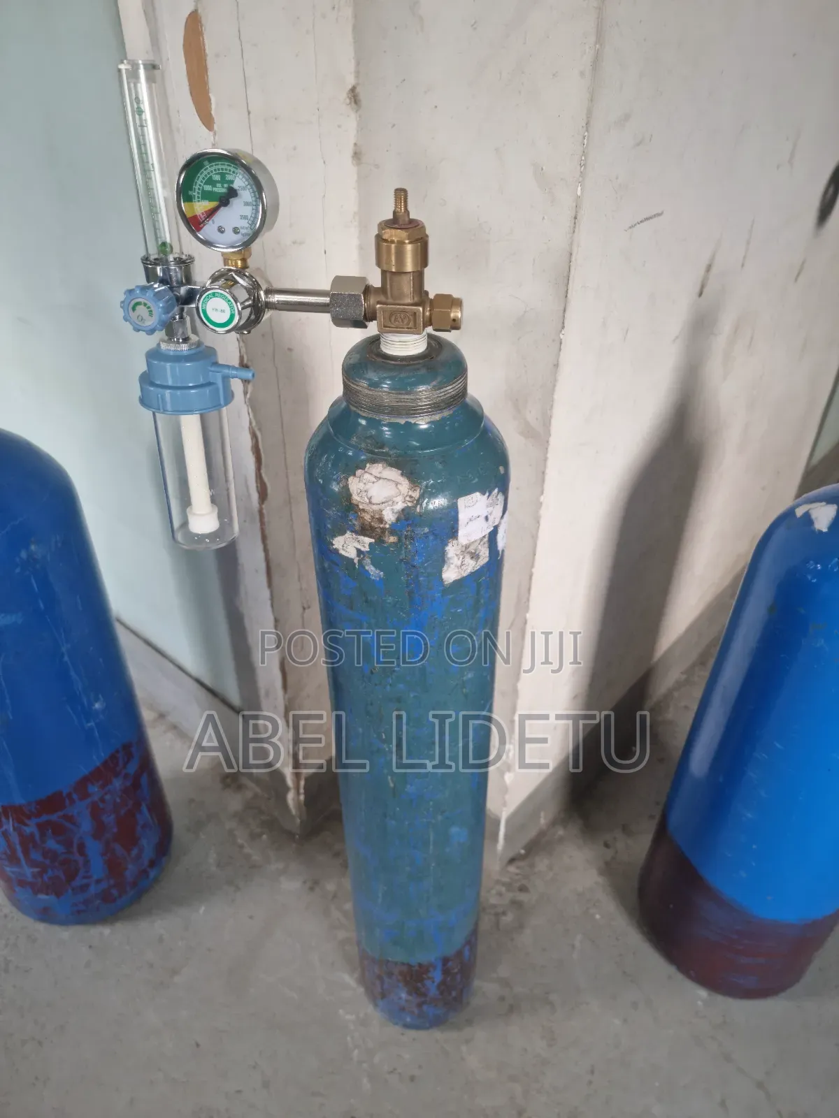 Oxygen Cylinder With Regulator, Nasal Cannula and Step Instruction