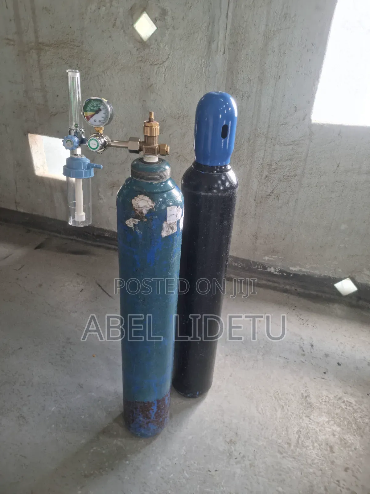 Backup Oxygen Cylinder for Respiratory Solution