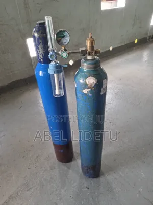 Portable and Static Oxygen Tank With Regulator