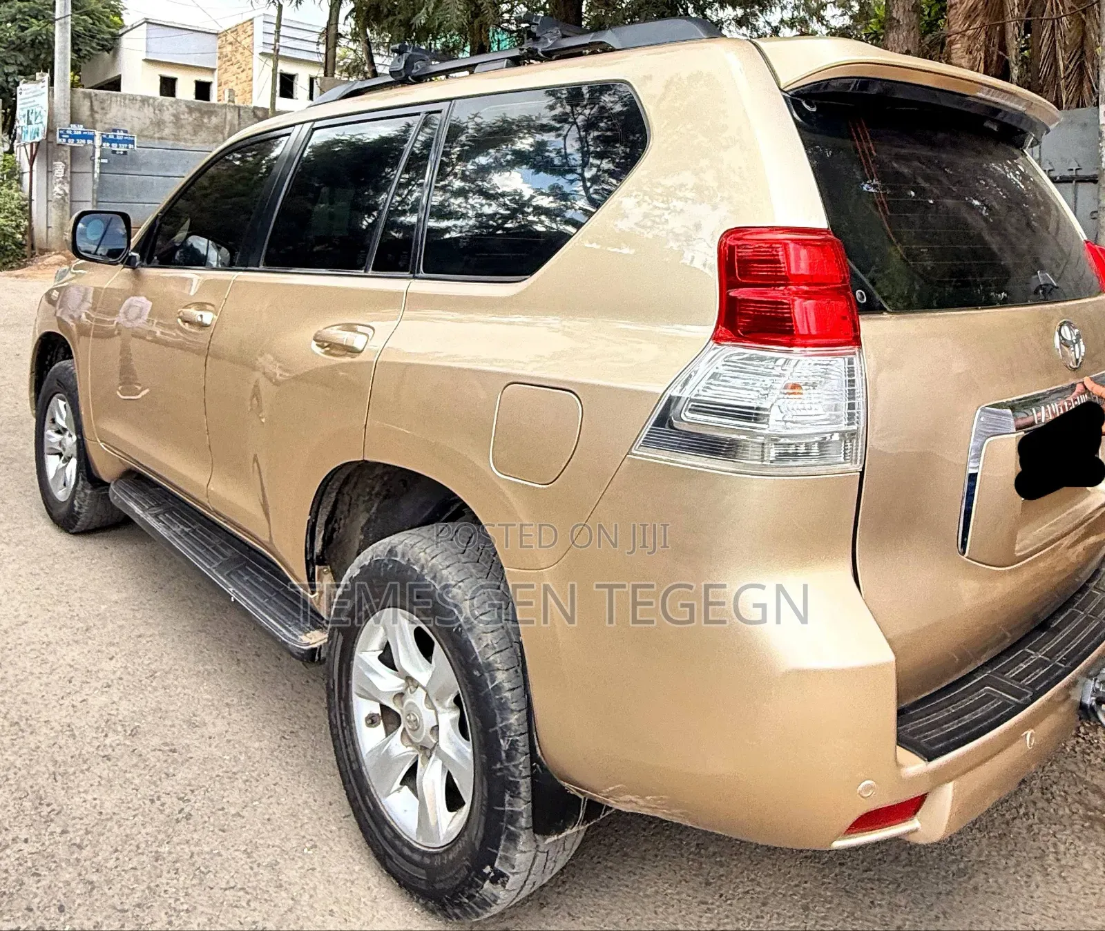 Toyota Land Cruiser 2010 Gold