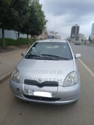 Toyota Vitz 2001 Silver
