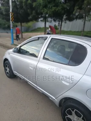Toyota Vitz 2001 Silver