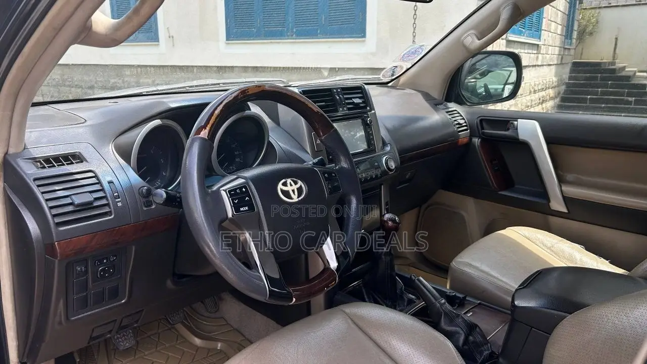 Toyota Land Cruiser 2010 Black