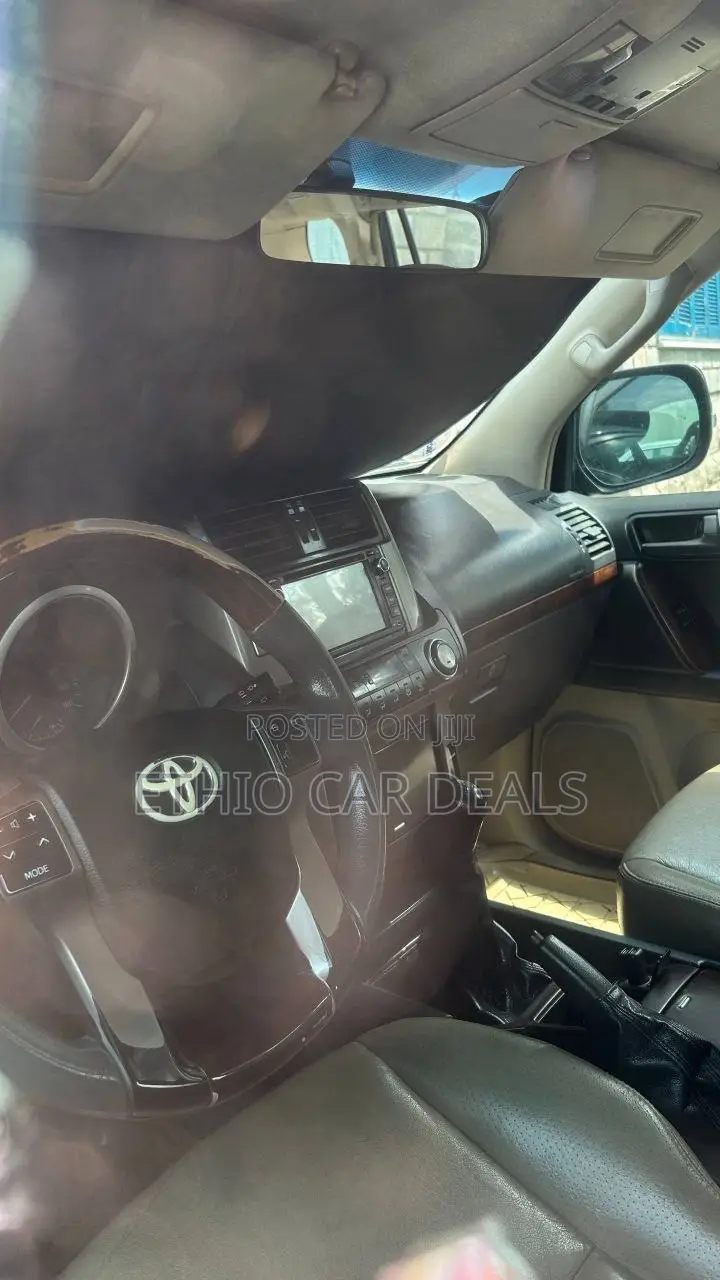 Toyota Land Cruiser 2010 Black