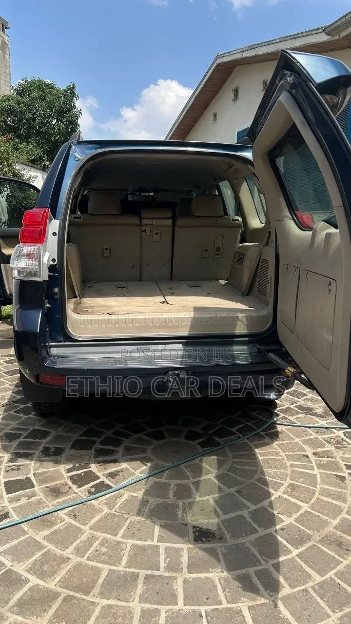 Toyota Land Cruiser 2010 Black