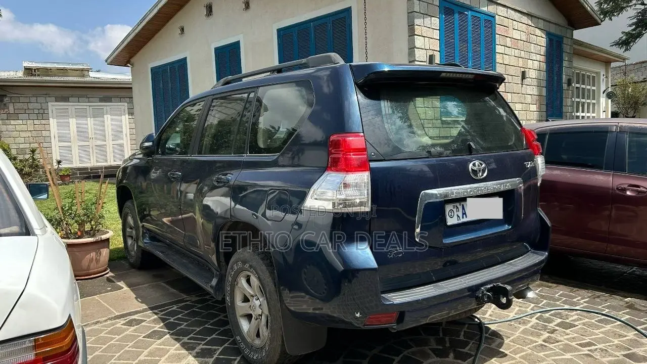 Toyota Land Cruiser 2010 Black