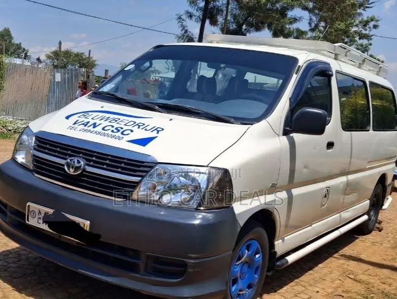 Toyota HiAce 2007 White