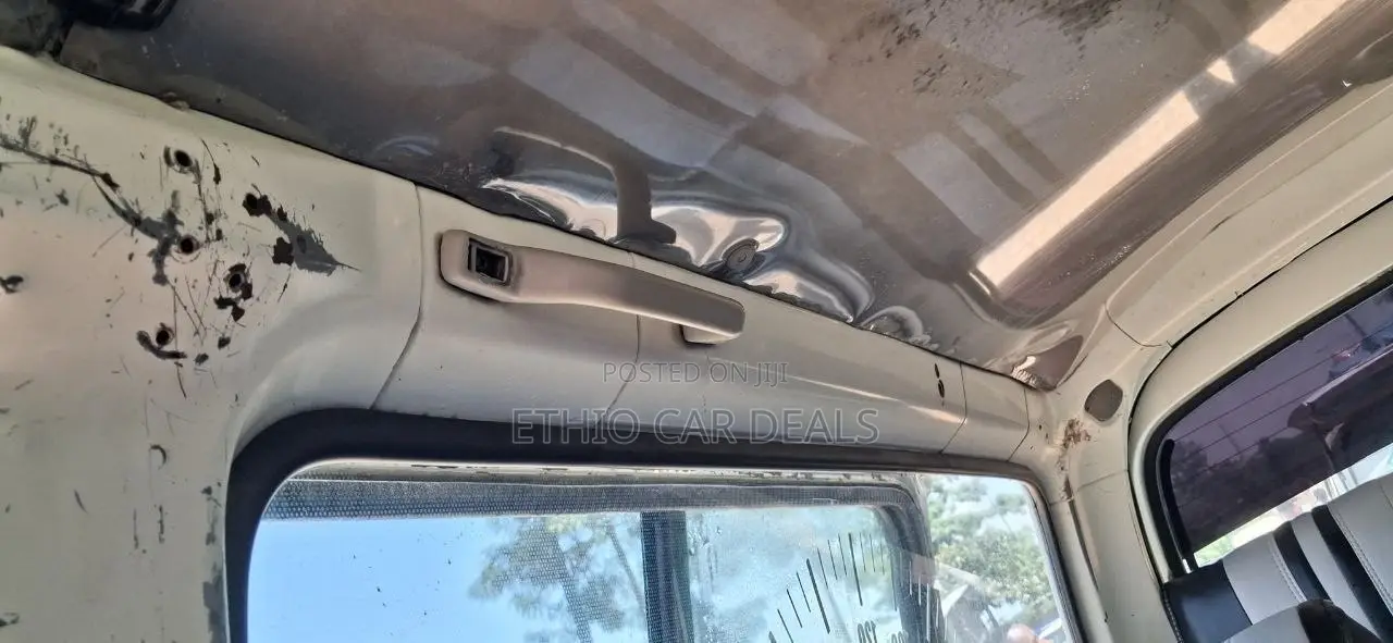 Toyota HiAce 2007 White