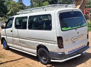 Toyota HiAce 2007 White