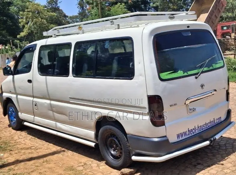 Toyota HiAce 2007 White
