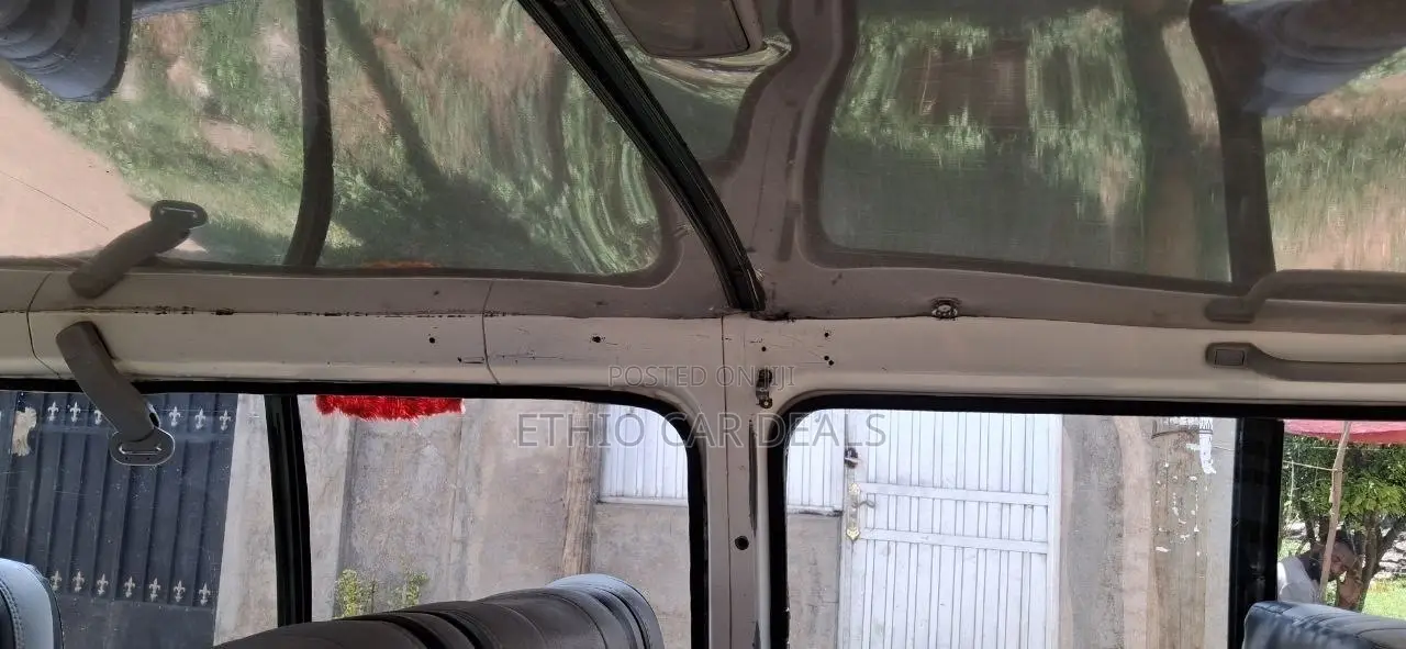 Toyota HiAce 2007 White