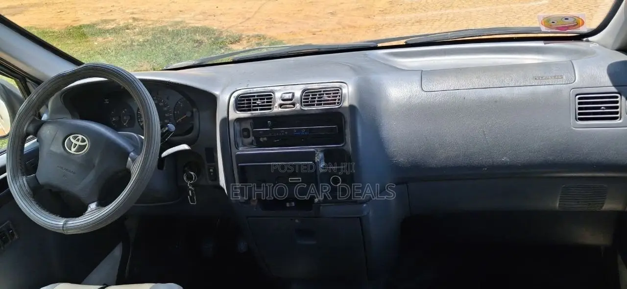 Toyota HiAce 2007 White