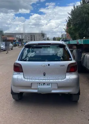 Toyota Vitz 2002 Silver