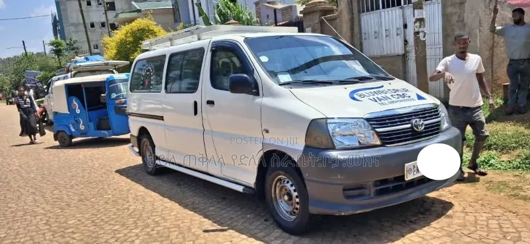 Toyota HiAce 2007 White