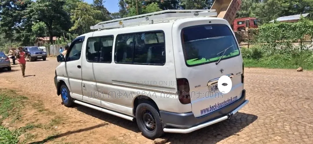 Toyota HiAce 2007 White
