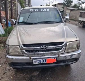 Toyota Hilux 2002 Silver