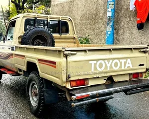 Toyota Land Cruiser 2012 Gold