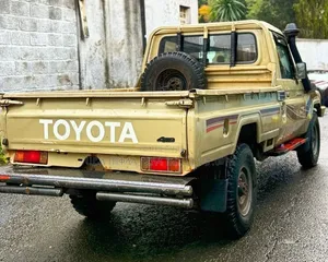 Toyota Land Cruiser 2012 Gold