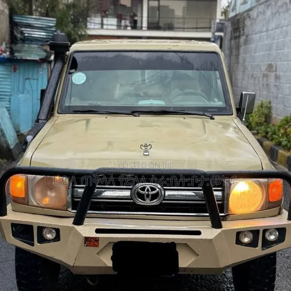 Toyota Land Cruiser 2012 Gold