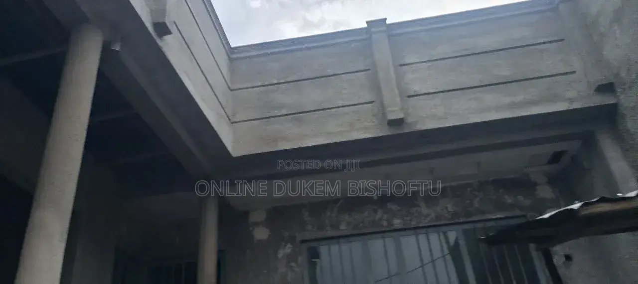 8bdrm House in Dukem Bishoftu, East Shewa for sale