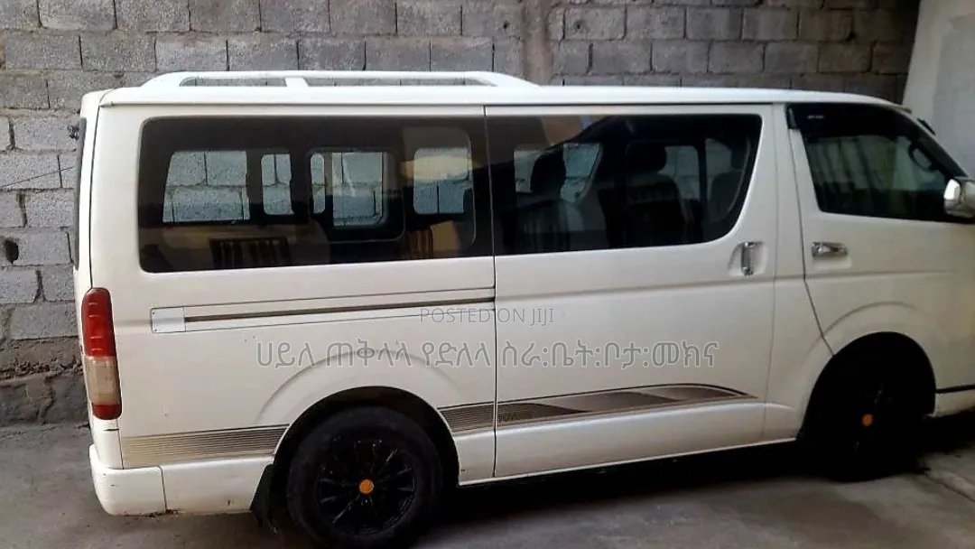 Toyota HiAce 2007 White
