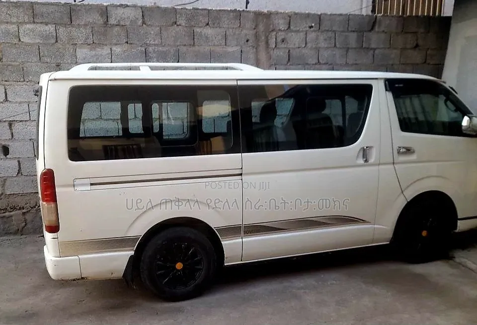 Toyota HiAce 2007 White