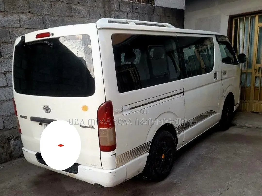 Toyota HiAce 2007 White