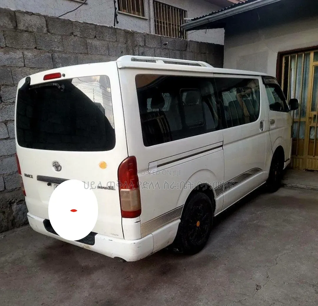 Toyota HiAce 2007 White