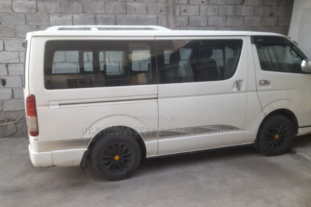 Toyota HiAce 2007 White