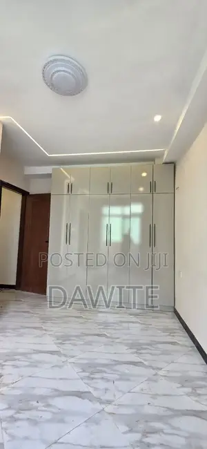 3bdrm Apartment in የግል ኮንባወንድ, Bole for sale
