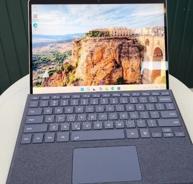 New Laptop Microsoft Surface Pro 9 16GB Intel Core i7 SSD 512GB