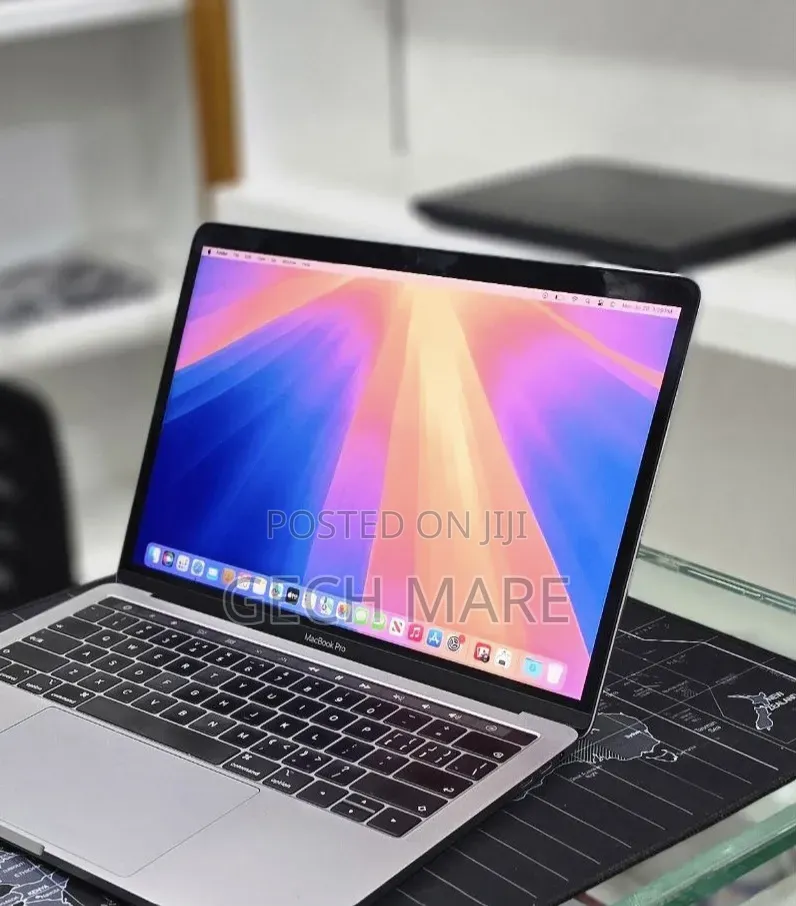 New Laptop Apple MacBook Pro 2019 16GB Intel Core i7 SSD 256GB