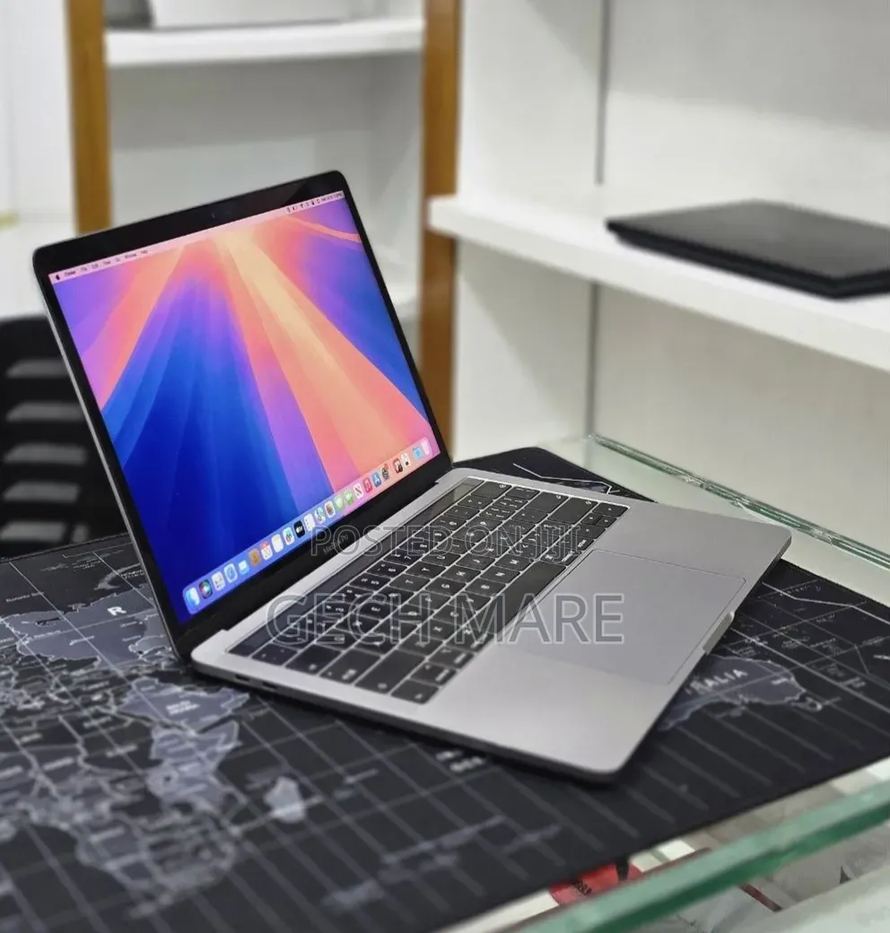 New Laptop Apple MacBook Pro 2019 16GB Intel Core i7 SSD 256GB
