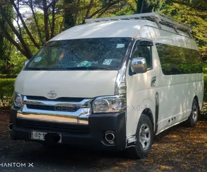 Toyota HiAce 2016