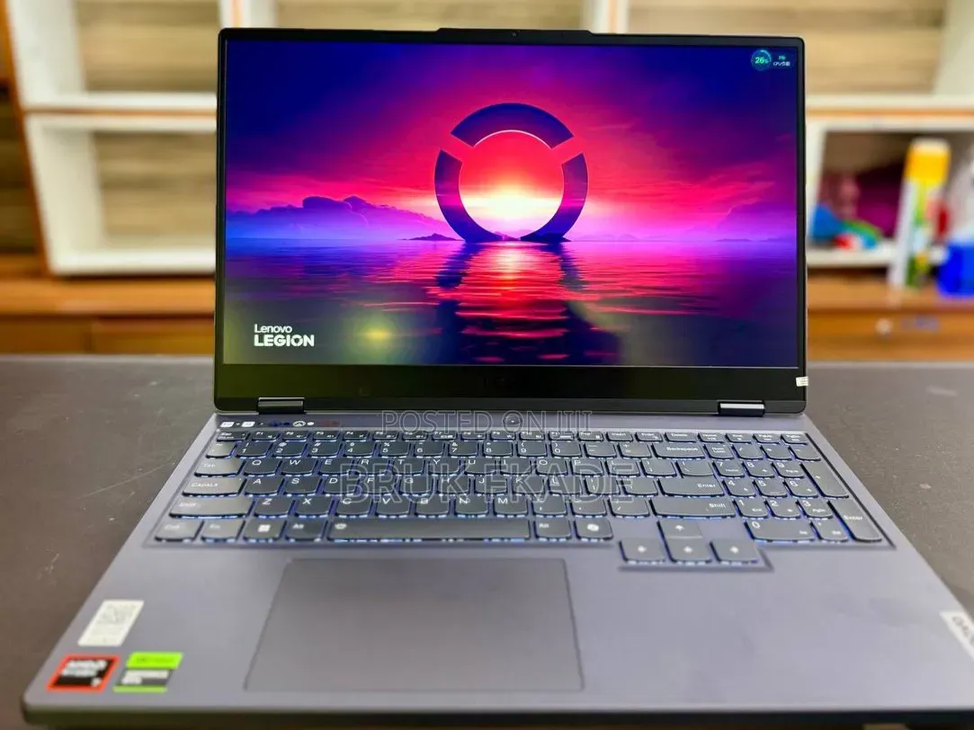 New Laptop Lenovo Legion Pro 7 16GB AMD Ryzen 7 SSD 512GB