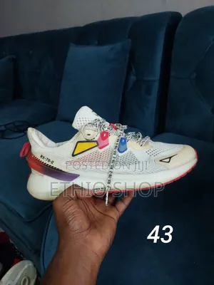 Torshin Shoes,ቦንዳ