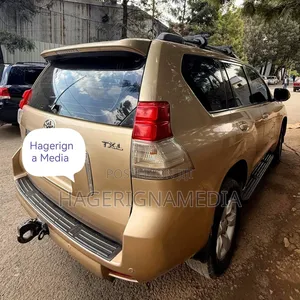 Toyota Land Cruiser Prado 2010 Gold