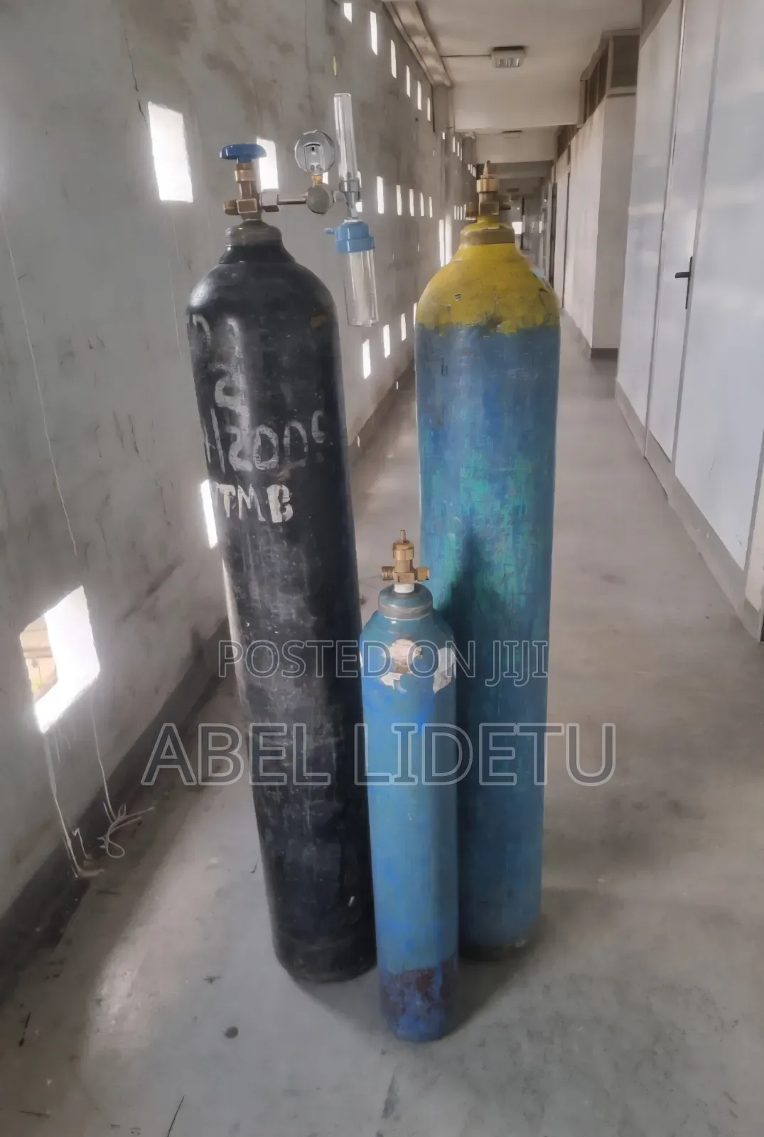 Long-Lasting Oxygen Cylinder With Premium Medical Accessories