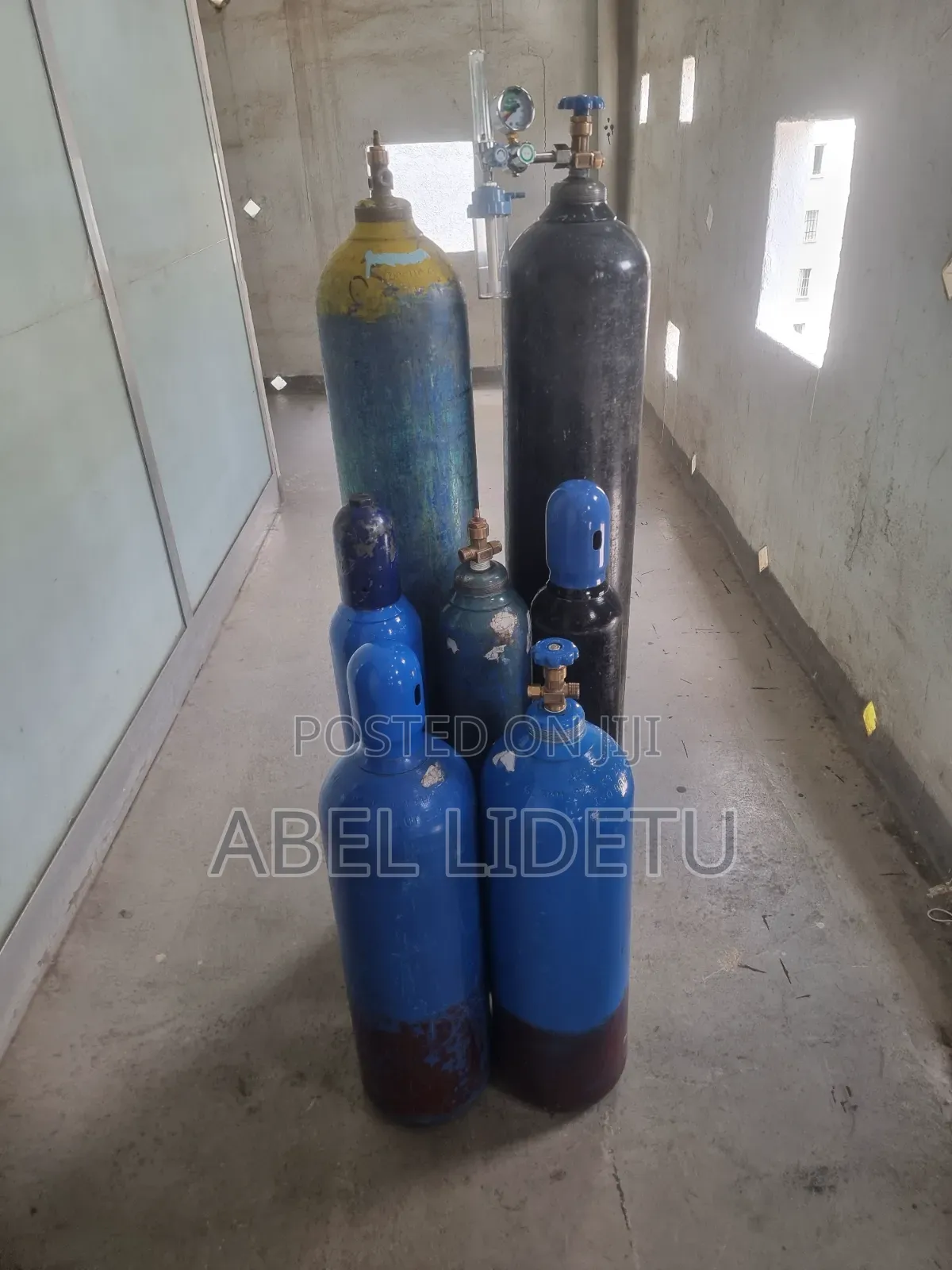 Emergency Oxygen Cylinder With Full Accessory Package